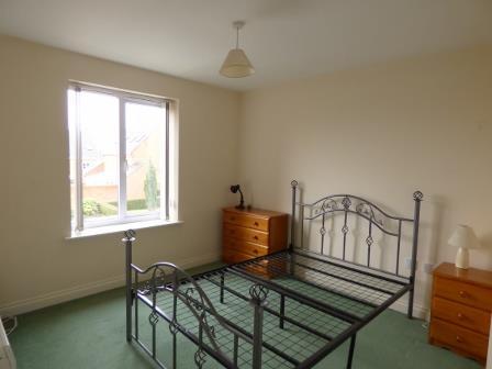 27 Glover Road Bedroom 1 (448x336).jpg