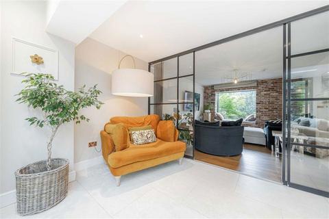 undefined, Oxford Road, Teddington TW11
