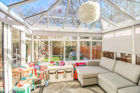 2 bedroom terraced house for sale, Brooklands Road, Crawley, West Sussex. RH11 9QQ