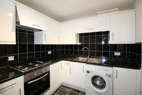 2 bedroom apartment to rent, Ivy Drive, Surrey GU18