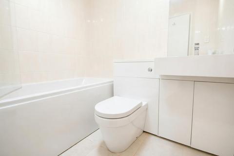 2 bedroom apartment to rent, Ivy Drive, Surrey GU18
