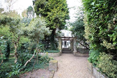 2 bedroom apartment to rent, Ivy Drive, Surrey GU18