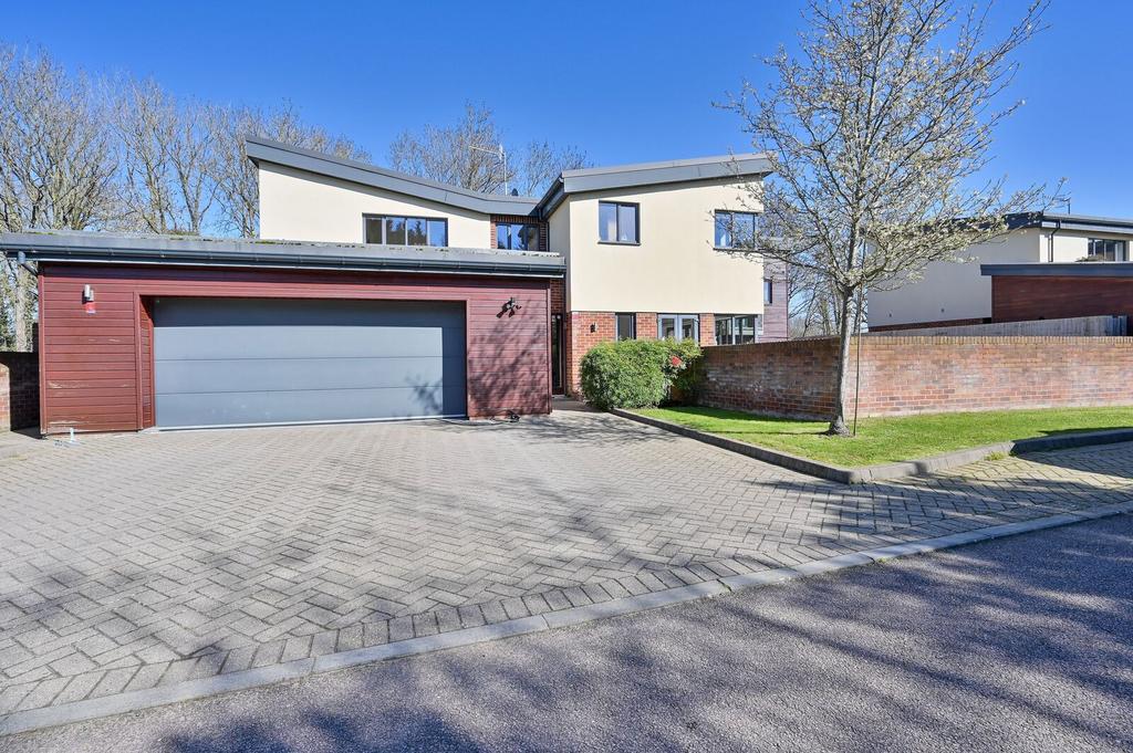 Detached house exterior, driveway, garage