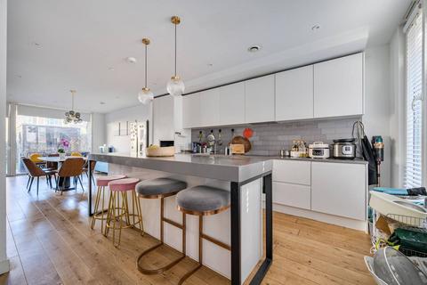 undefined, Admiralty Avenue, Docklands, London, E16