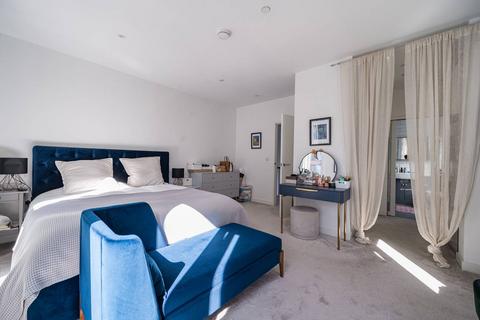 undefined, Admiralty Avenue, Docklands, London, E16