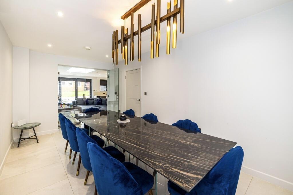 Davidson Frost-Wellings, DFW Tintagel Drive, Dinin