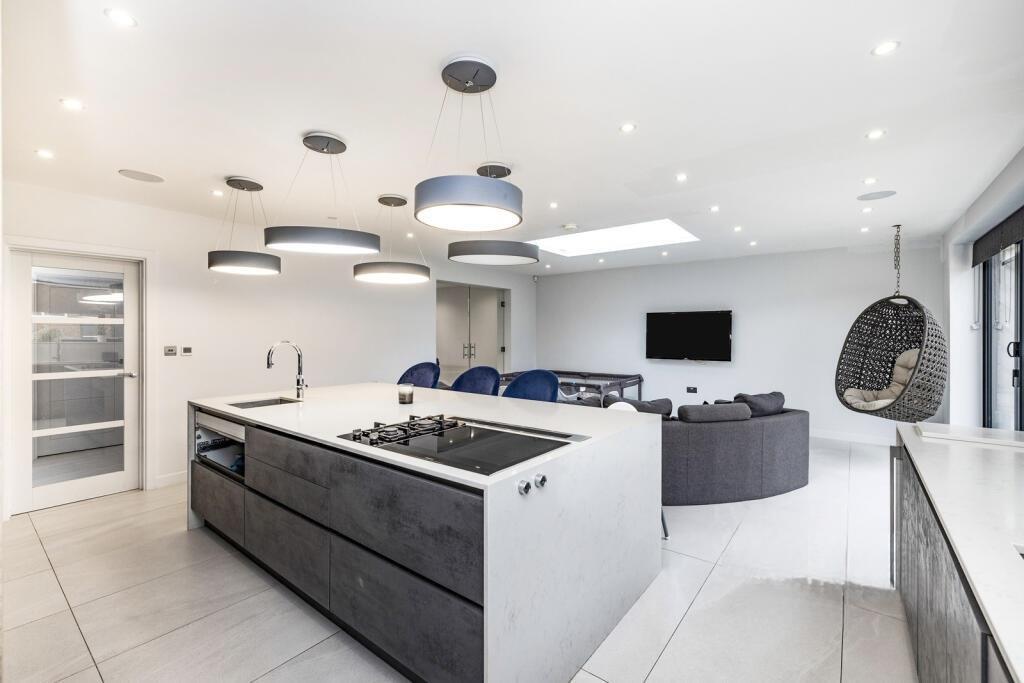 Davidson Frost-Wellings, DFW Tintagel Drive, Kitch