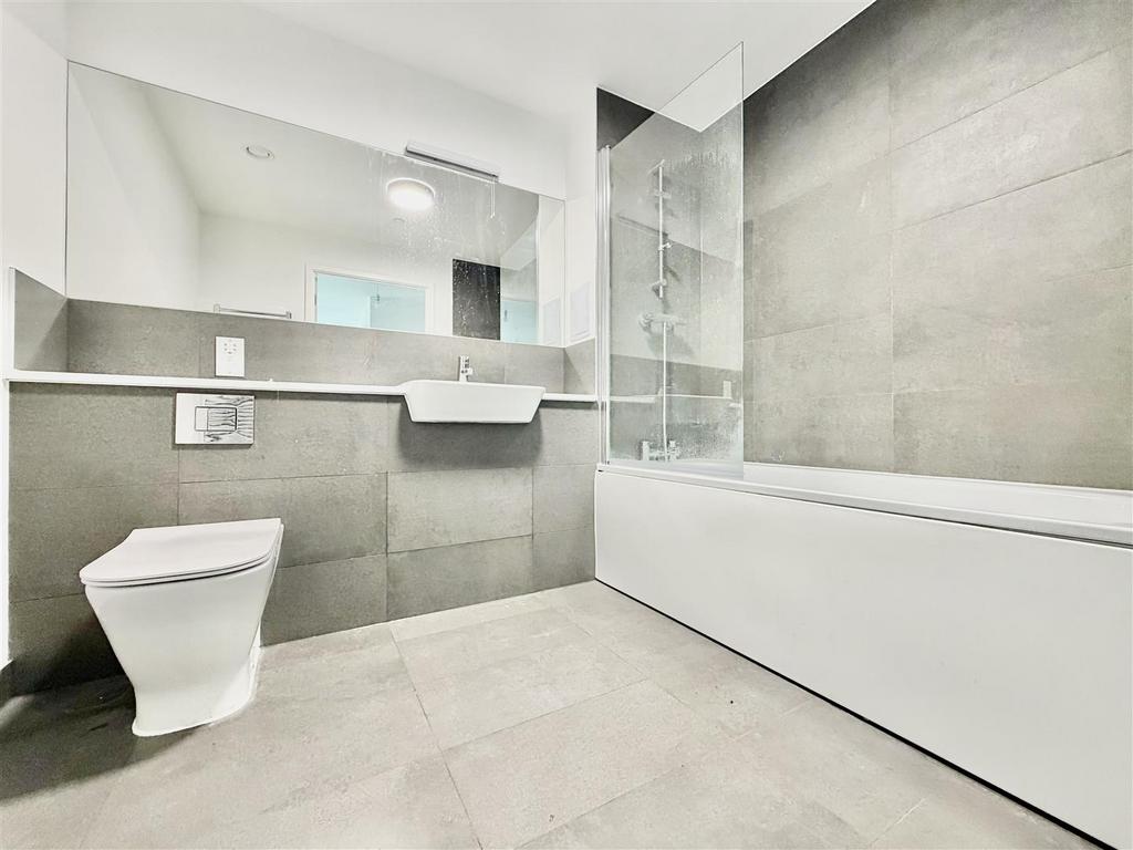 Family Bathroom/ WC