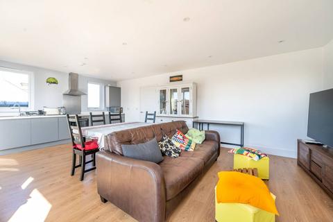 undefined, Fifth Avenue, Manor Park, London, E12