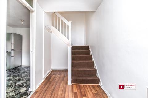 3 bedroom maisonette for sale, Halesworth Close, Upper Clapton, London, E5