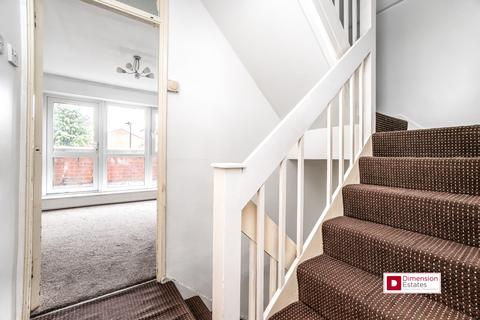 3 bedroom maisonette for sale, Halesworth Close, Upper Clapton, London, E5