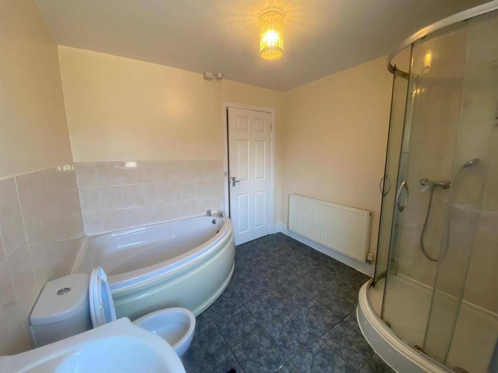 Bathroom..jpg