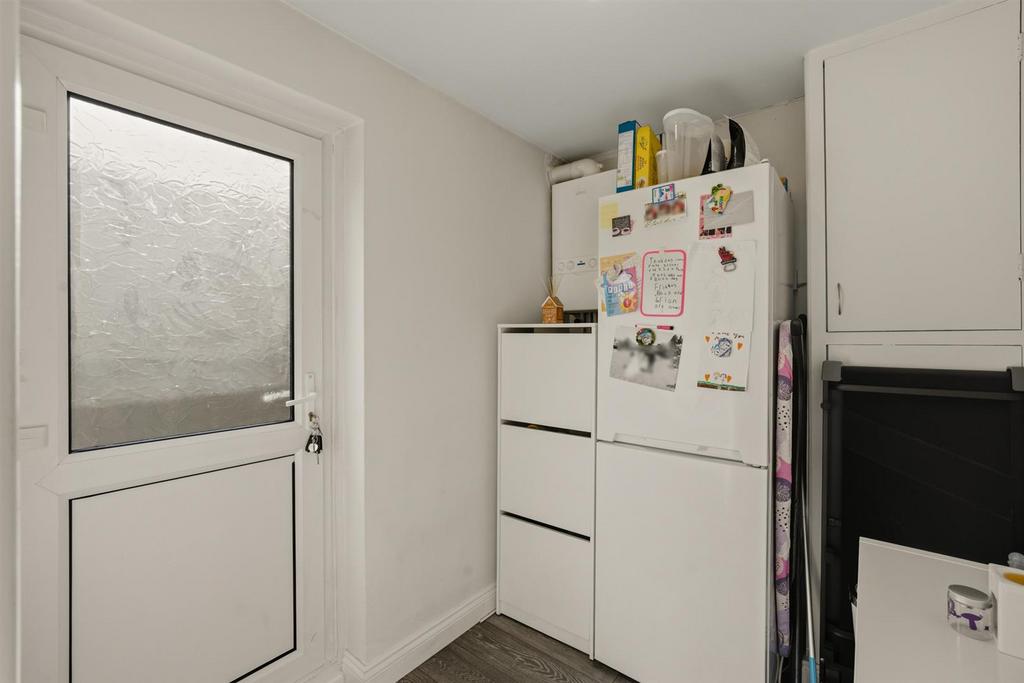 11 Tenby Close-11.jpg