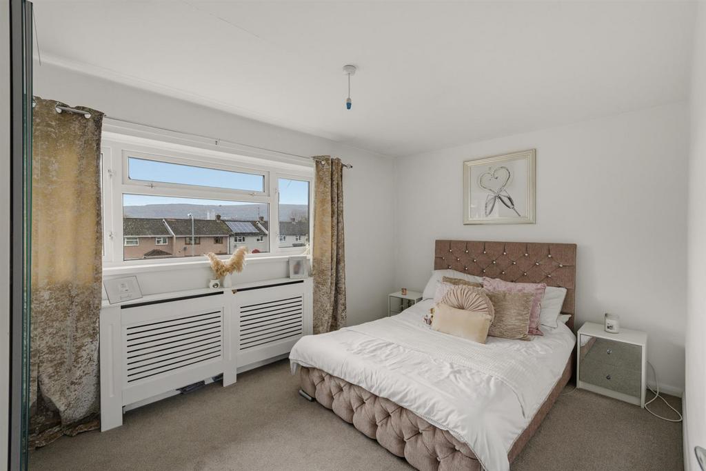11 Tenby Close-12.jpg