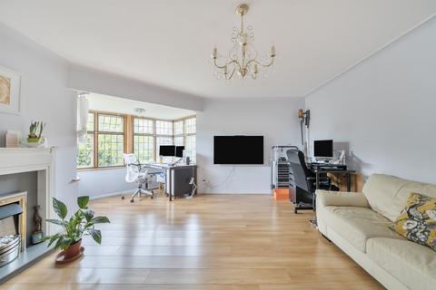undefined, Queens Drive, London