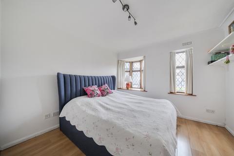 undefined, Queens Drive, London