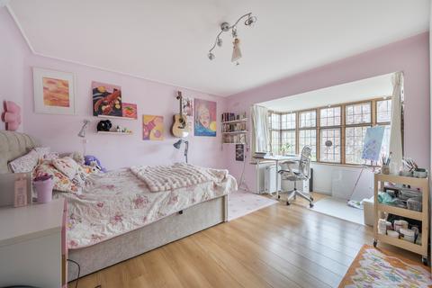 undefined, Queens Drive, London