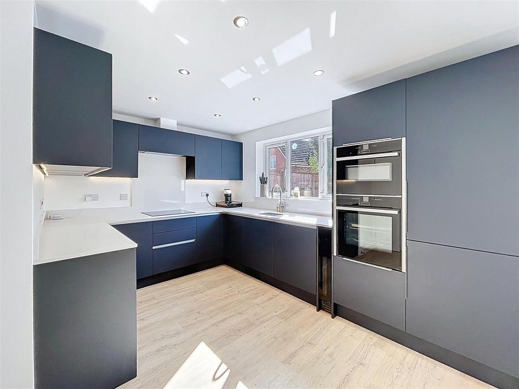 Open Plan Kitchen &amp; Breakfast Area.