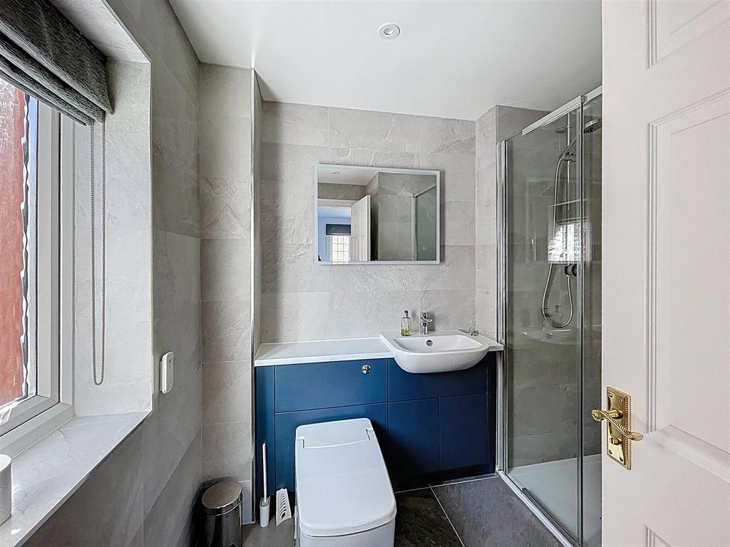 Refitted En Suite