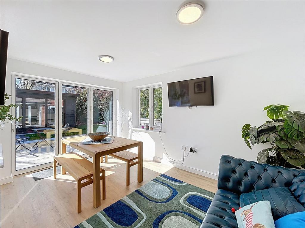 Open Plan Kitchen &amp; Breakfast Area.