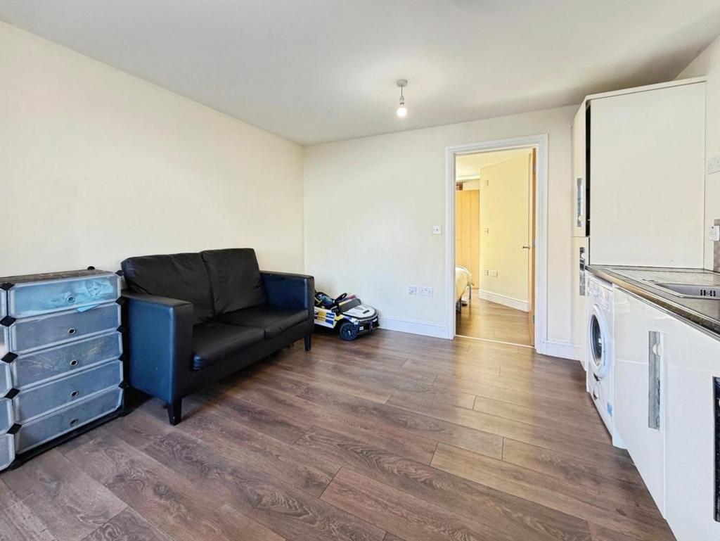 Lounge/Kitchen