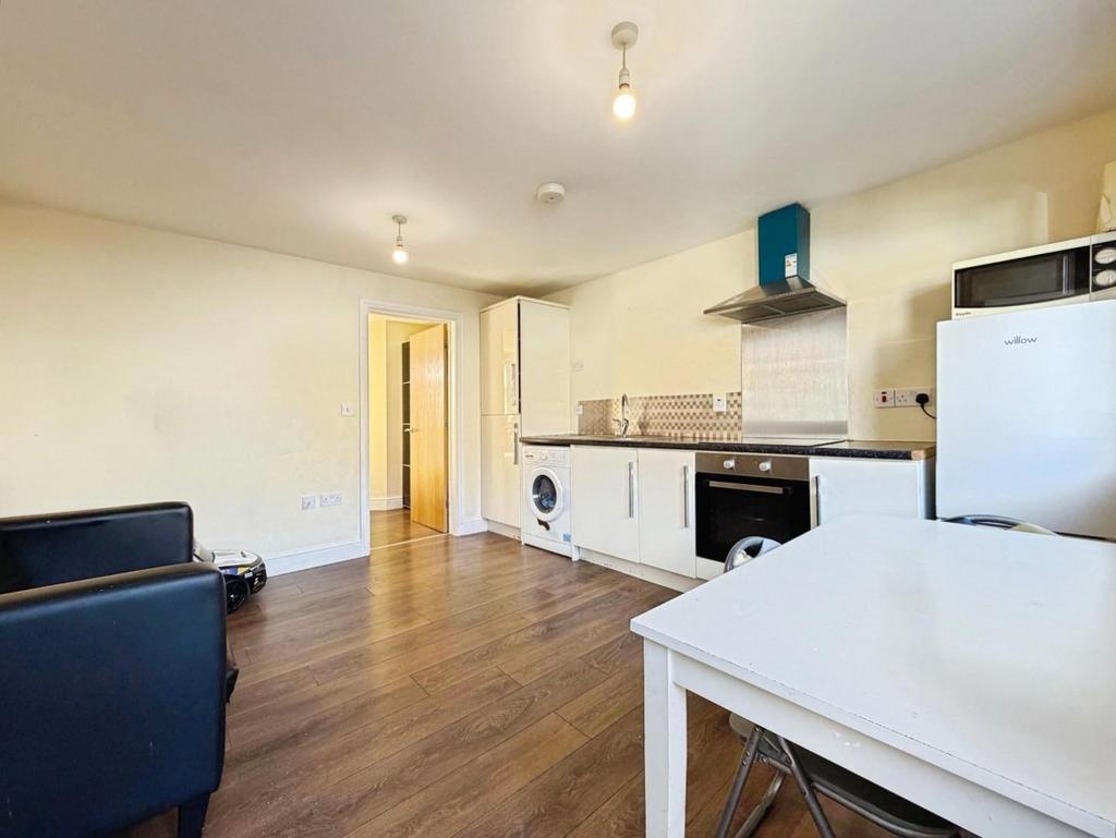 Lounge/Kitchen