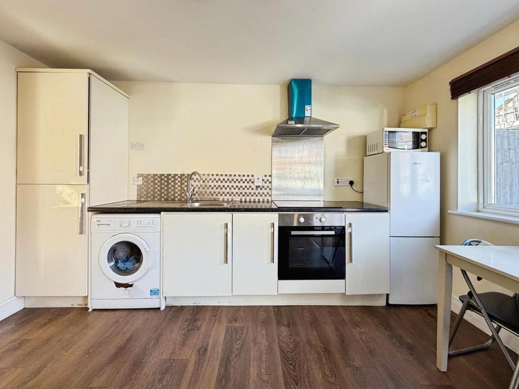 Lounge/Kitchen