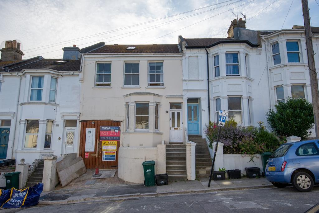 A charming terraced house with classic architec...
