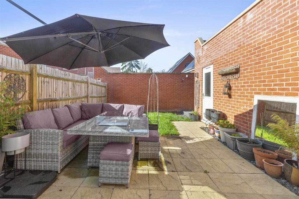 25 Kilty Place, HP11 1 DG-12.jpg