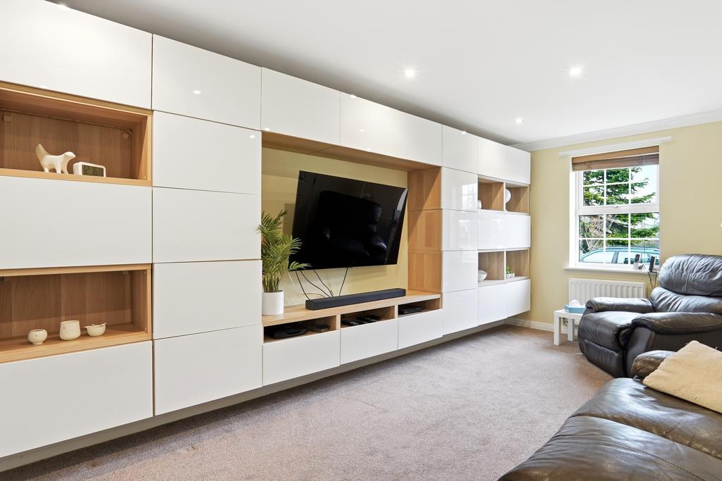 Hollybushcourt008