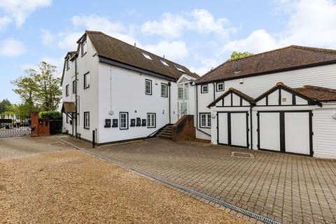 undefined, Boulters Lock Island, Maidenhead, SL6