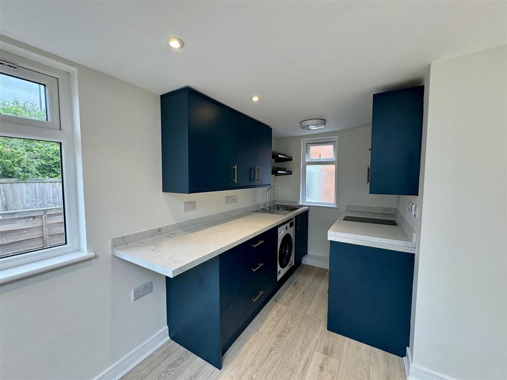 Kitchen 2.jpeg