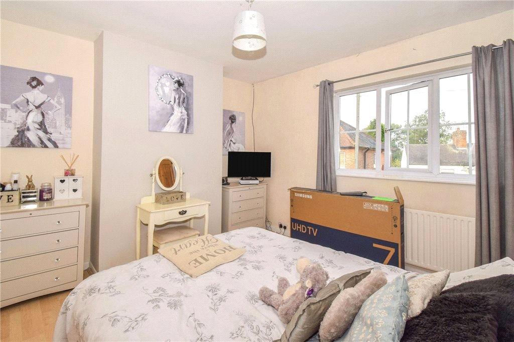 Bedroom 1 (Main)