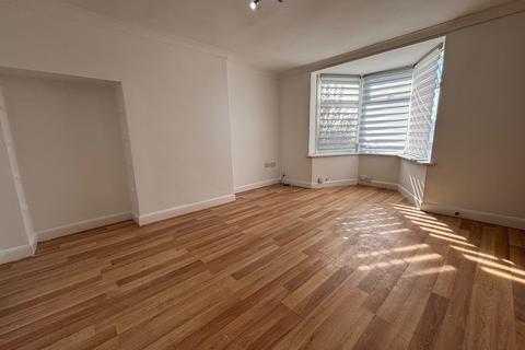3 bedroom semi-detached house to rent, Woodhouse Road, Birmingham, B32