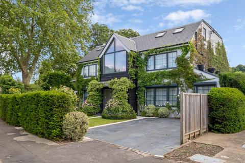 Cedar Heights, Richmond, TW10