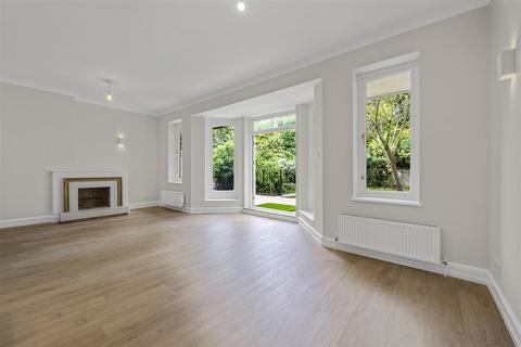 4 bedroom flat to rent, West Heath Road, Hampstead, NW3