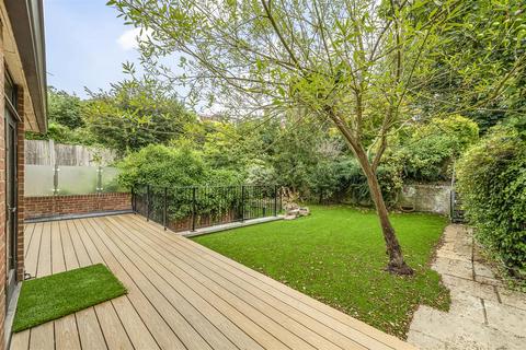 4 bedroom flat to rent, West Heath Road, Hampstead, NW3