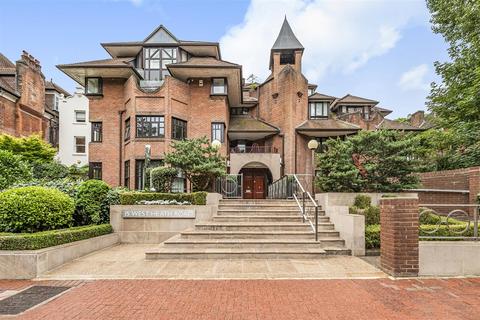 4 bedroom flat to rent, West Heath Road, Hampstead, NW3