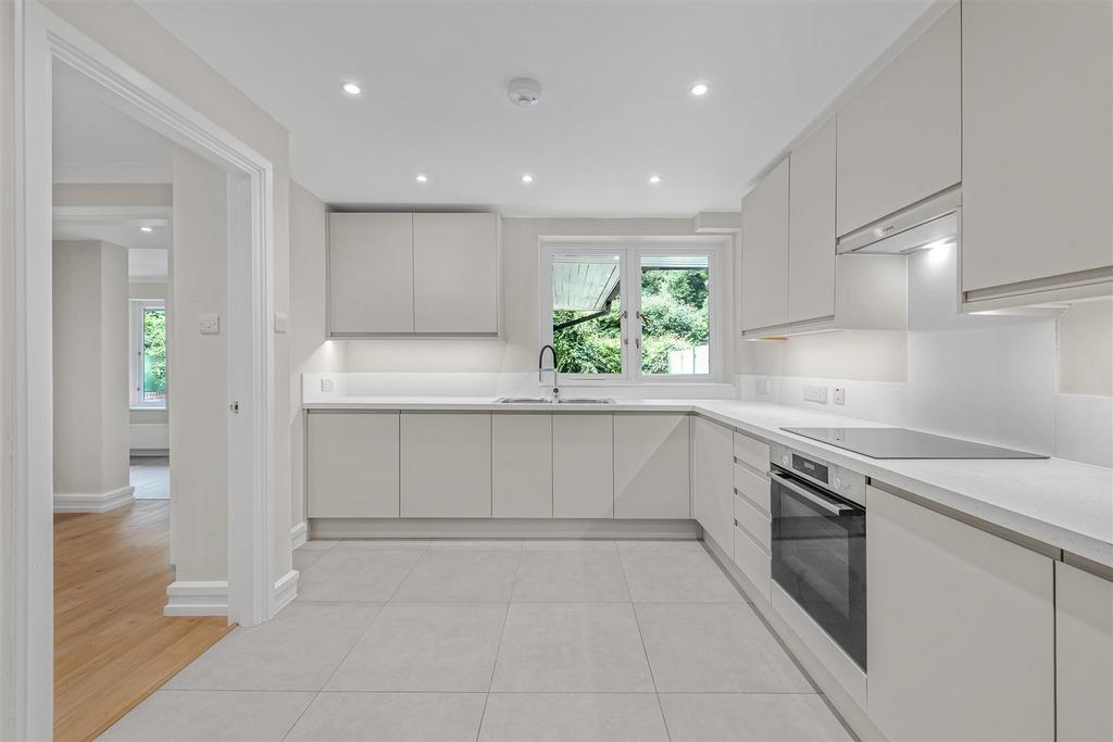 Kitchen2 (3).jpg
