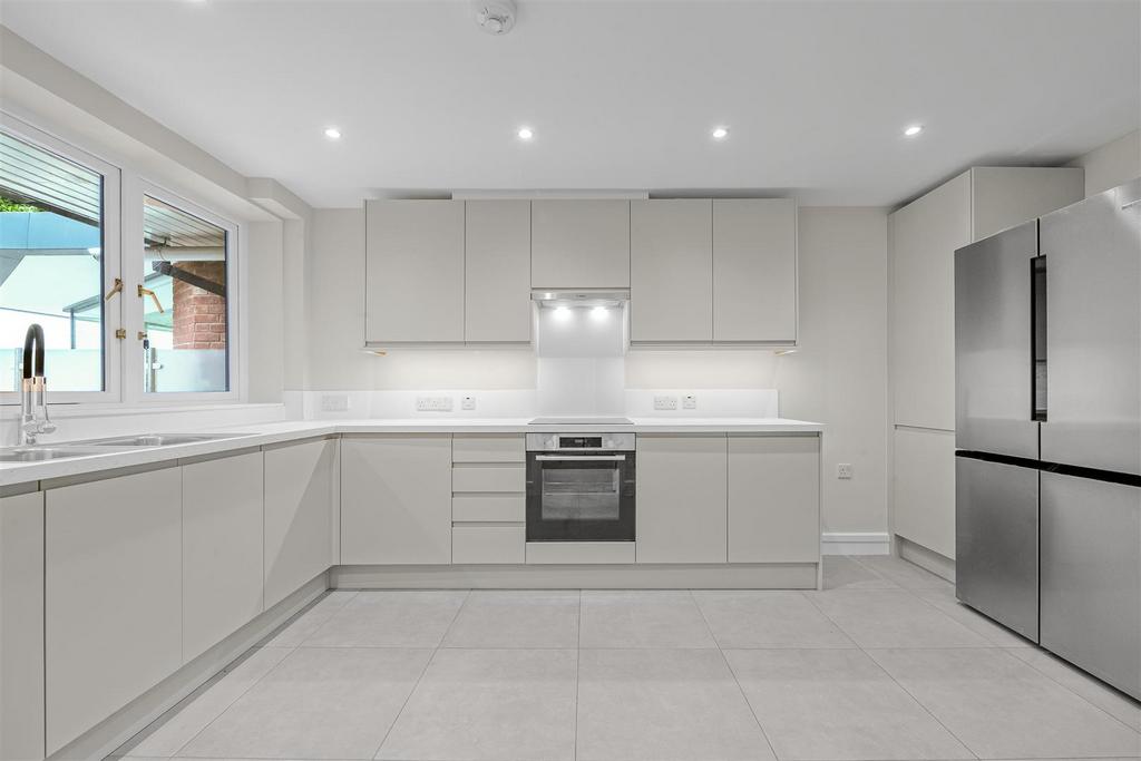 Kitchen1 (3).jpg