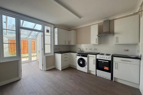 undefined, Kingsley Avenue, London