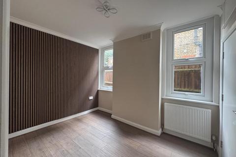 undefined, Kingsley Avenue, London
