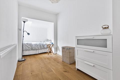 2 bedroom flat for sale, Stockwell Road, Brixton, London, SW9