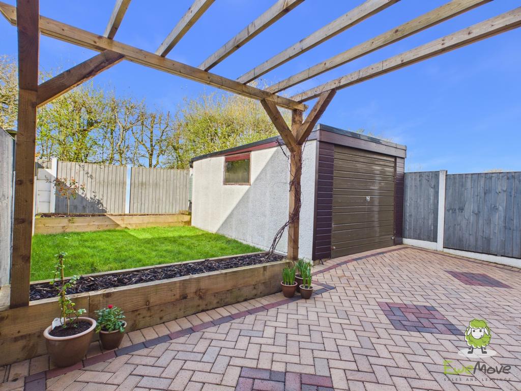 Garden Emily Dimelow Ewemove Whitchurchand Nantwich