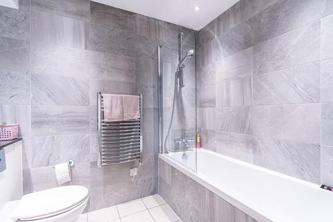 2 bedroom flat for sale, Brewhouse Lane, London, SW15
