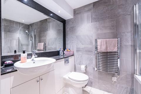 2 bedroom flat for sale, Brewhouse Lane, London, SW15
