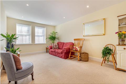2 bedroom apartment for sale, Armstrong Drive, Worcester
