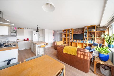 2 bedroom flat for sale, Bullen Street, London, SW11