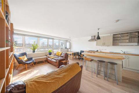 2 bedroom flat for sale, Bullen Street, London, SW11