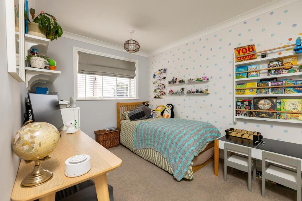 16 Lambourn Close-13.jpg